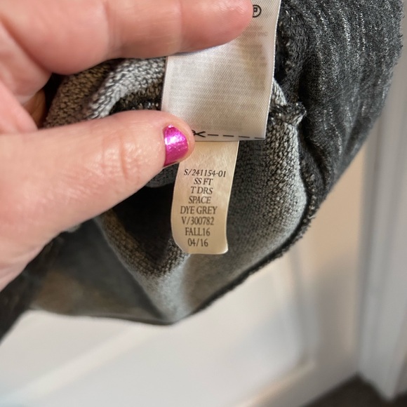 Gray Short Sleeve Dress with Zipper Pockets - Picture 5 of 5